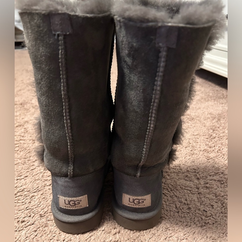 Girls UGG Bailey Button Triplet II Boot - Picture 3 of 6